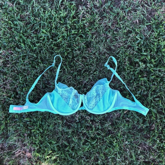 Victoria’s Secret Push Up without padding 36D - Picture 3 of 4